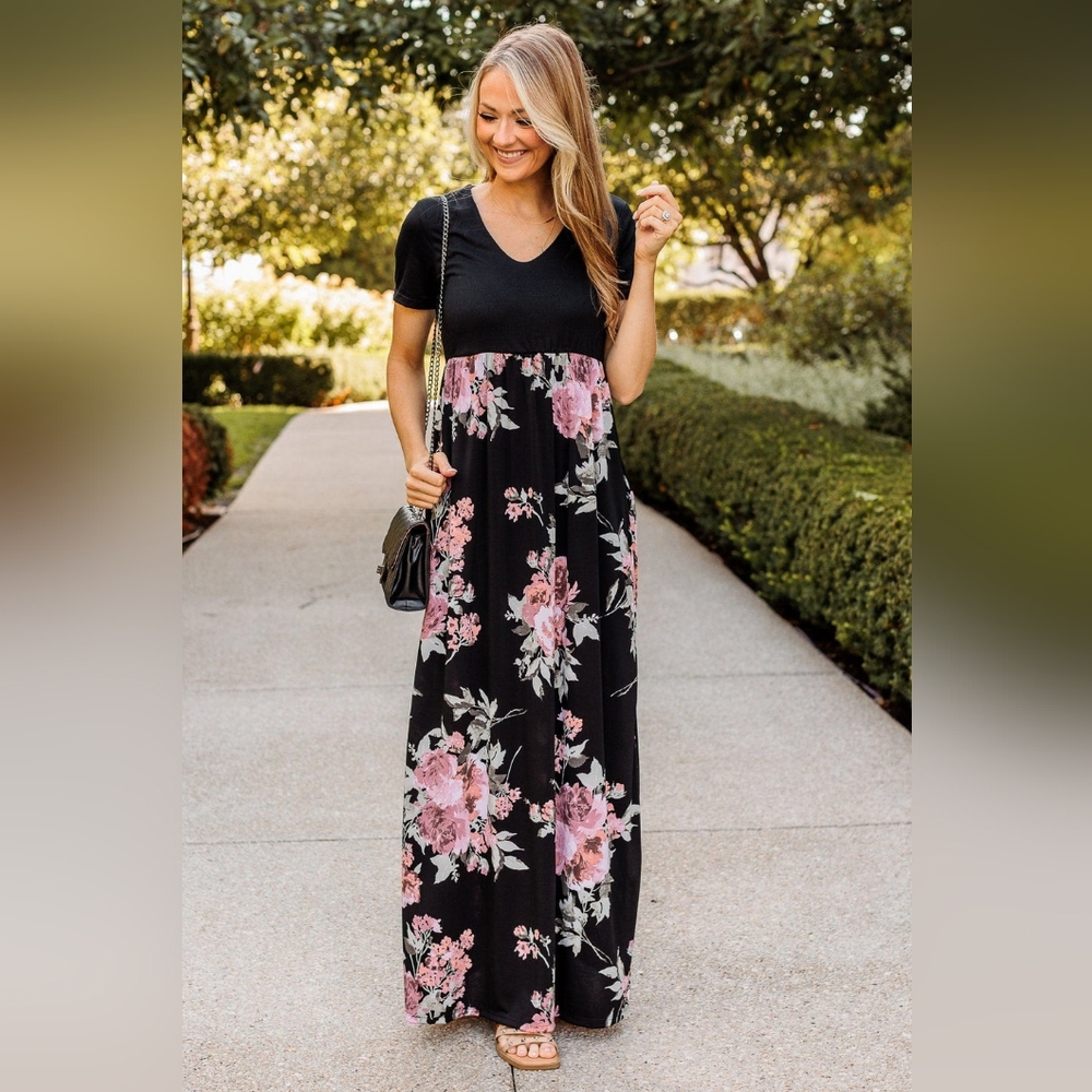 EUC White Birch Maxi Dress Floral Black Short Sleeve Pockets Boho Medium V Neck